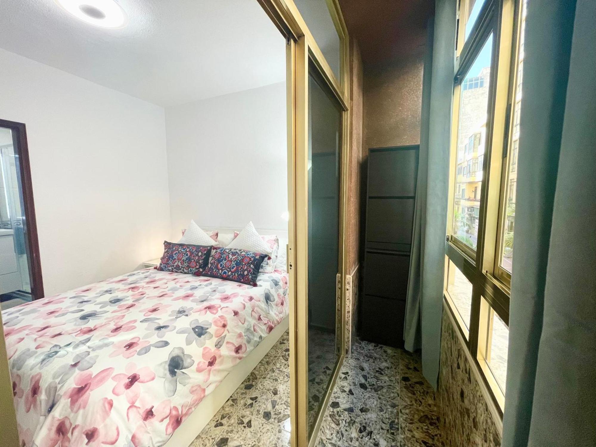 Affordable Holiday Accommodation For Large Families And Groups At Las Canteras Beach With 3 Bedrooms And Free Parking Las Palmas / Gran Canaria Exterior foto