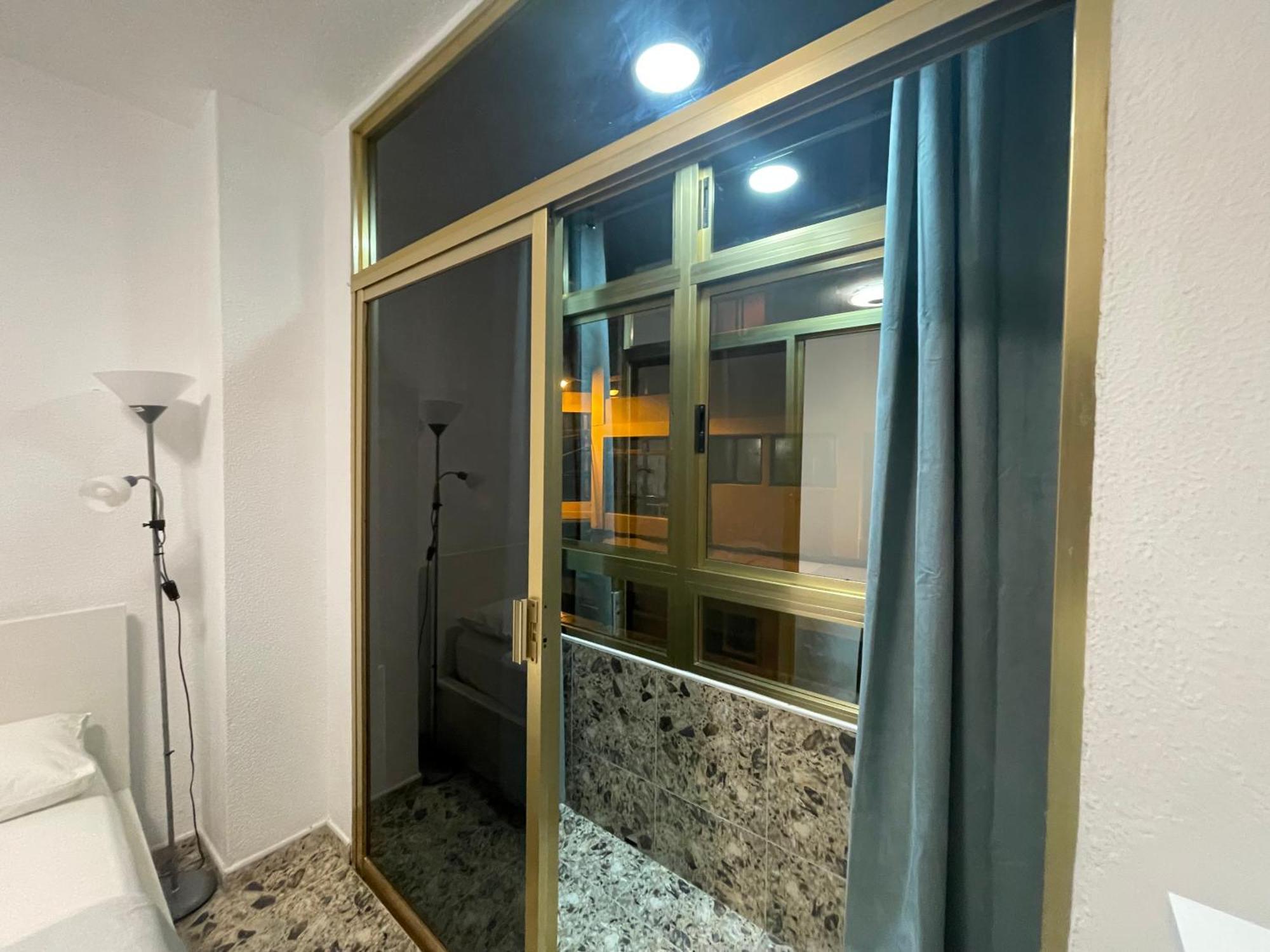 Affordable Holiday Accommodation For Large Families And Groups At Las Canteras Beach With 3 Bedrooms And Free Parking Las Palmas / Gran Canaria Exterior foto