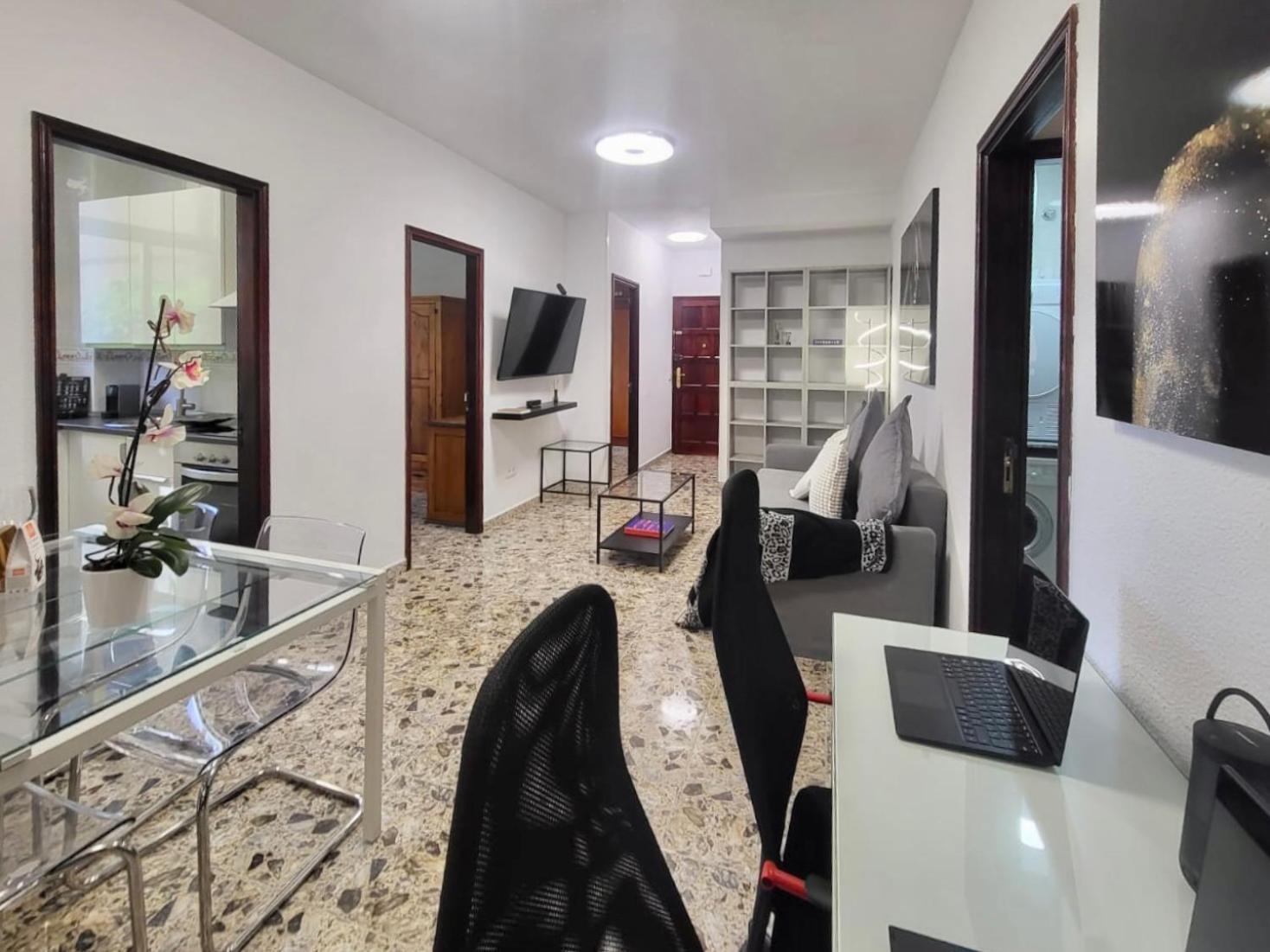 Affordable Holiday Accommodation For Large Families And Groups At Las Canteras Beach With 3 Bedrooms And Free Parking Las Palmas / Gran Canaria Exterior foto