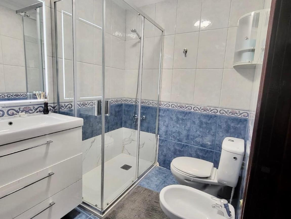 Affordable Holiday Accommodation For Large Families And Groups At Las Canteras Beach With 3 Bedrooms And Free Parking Las Palmas / Gran Canaria Exterior foto