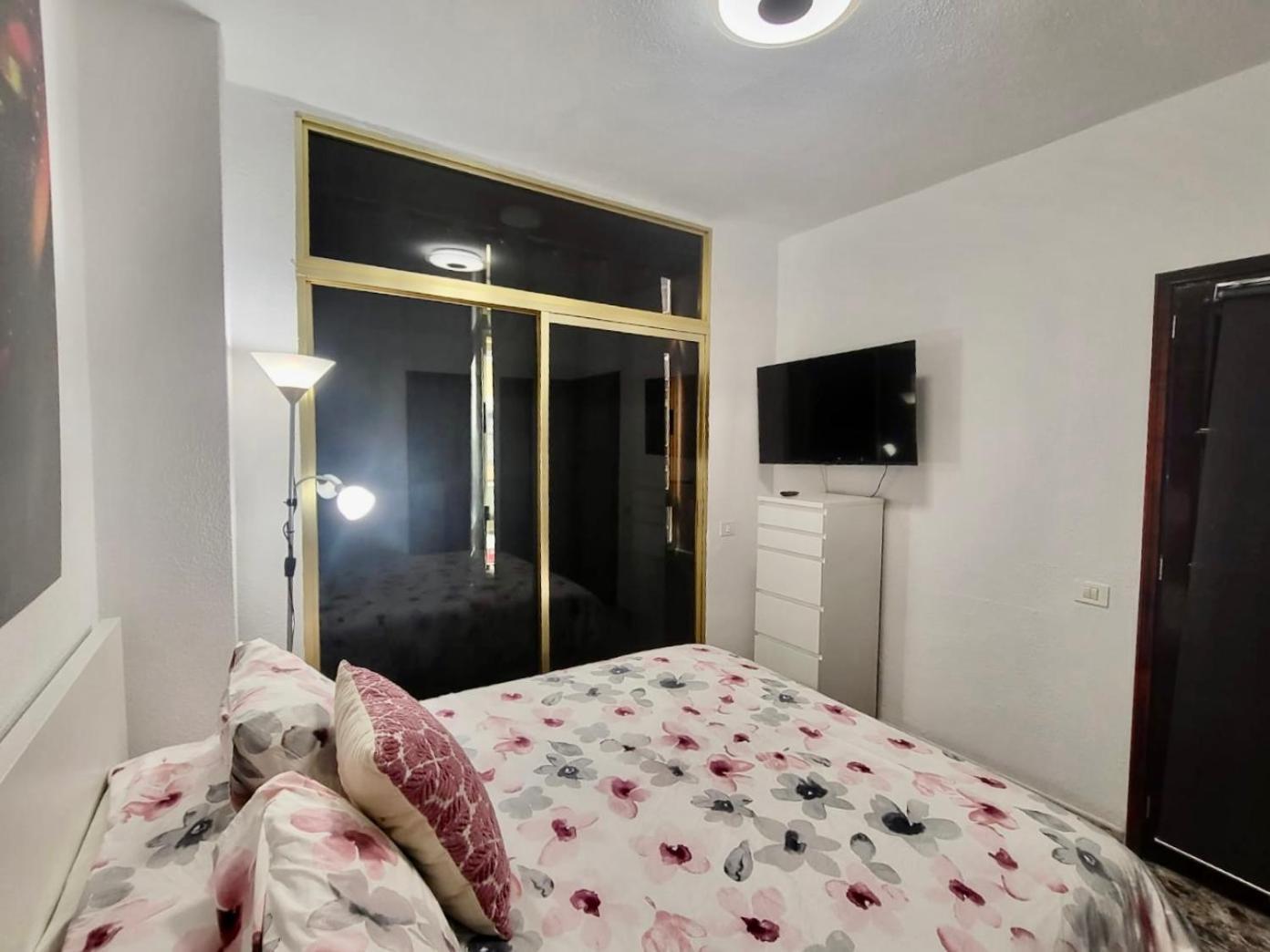Affordable Holiday Accommodation For Large Families And Groups At Las Canteras Beach With 3 Bedrooms And Free Parking Las Palmas / Gran Canaria Exterior foto